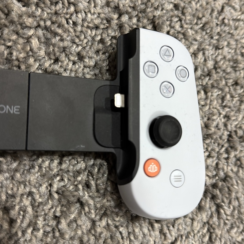 Backbone White and Black Gaming Controller - Picture 2 of 4